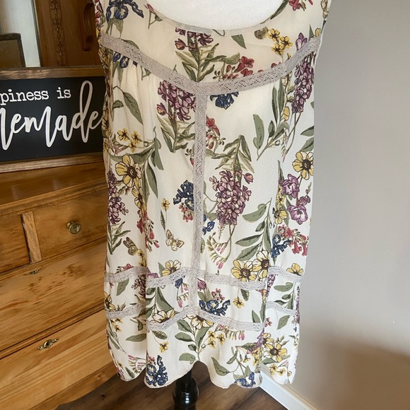 🌷M/L Floral Flowy Blouse - Picture 2 of 6